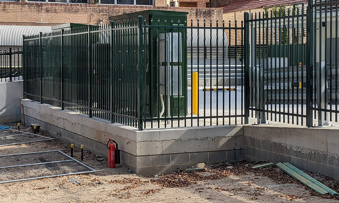 Interlocking concrete blocks for retaining walls, Stackable recycled concrete bricks